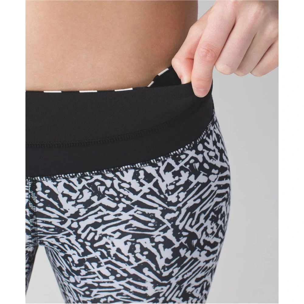 Lululemon Legging Run Inspire Crop II Luxtreme 6 Mini Brushed Animal Black White